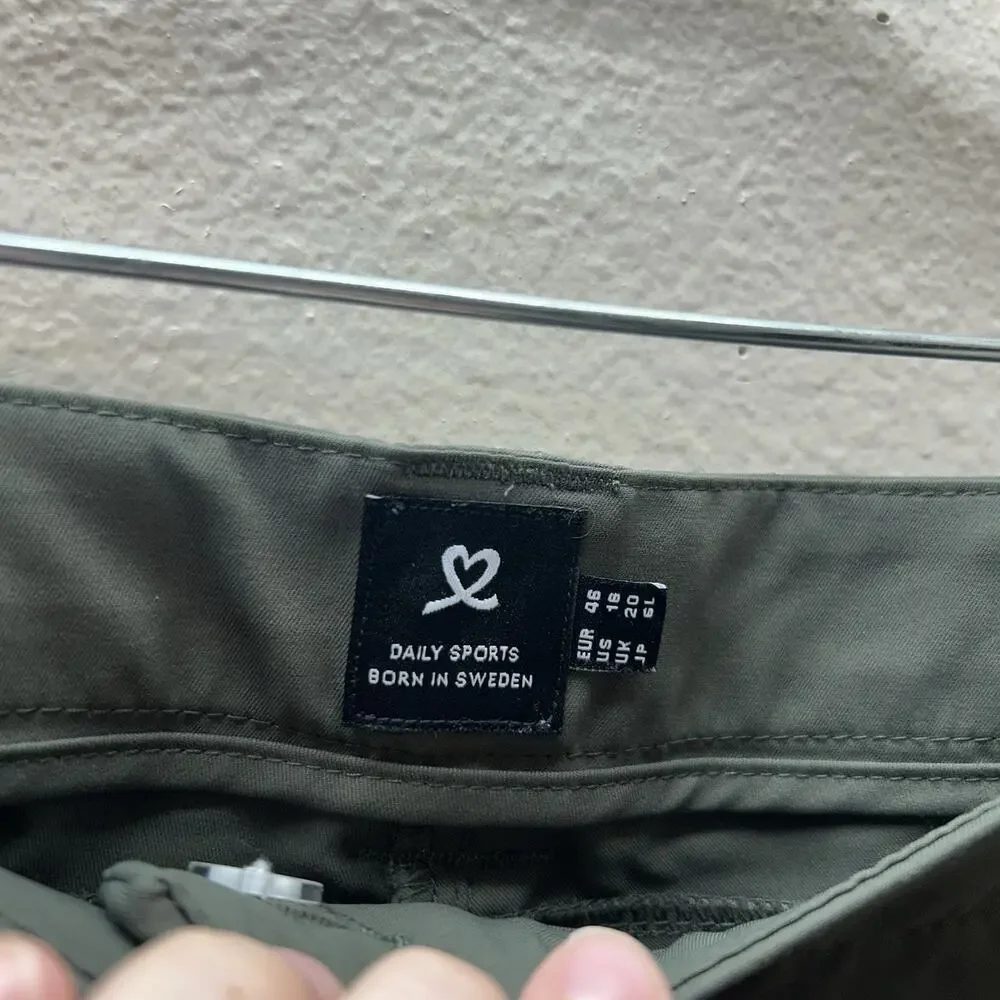 Daily Sports Pants‎ SZ 18 Green Lyric Quick Dry Performance Tapered Straight Leg